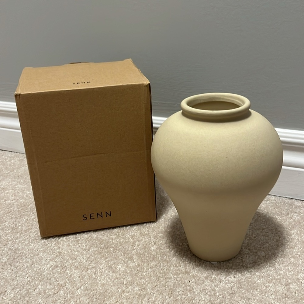 Oak+fort 100% Ceramic Vase new in box! Rough grey finish 1347ml best home gift